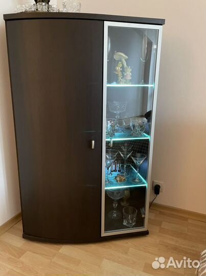 Минибар с полкой и подсветкой