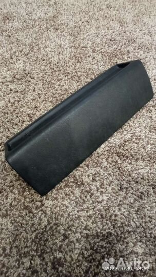 Крышка предохранителей скамейки третьей серии