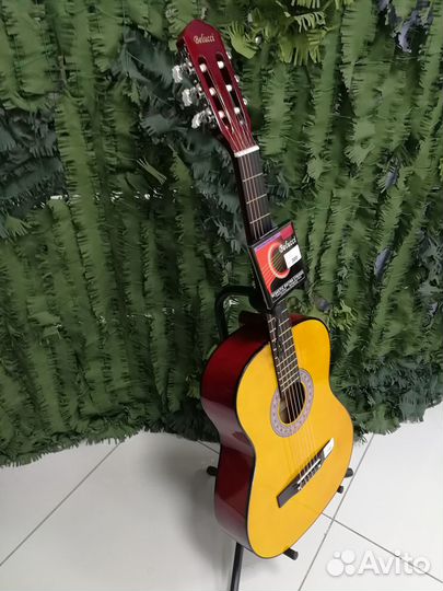 Гитара с комплектом запасных струн