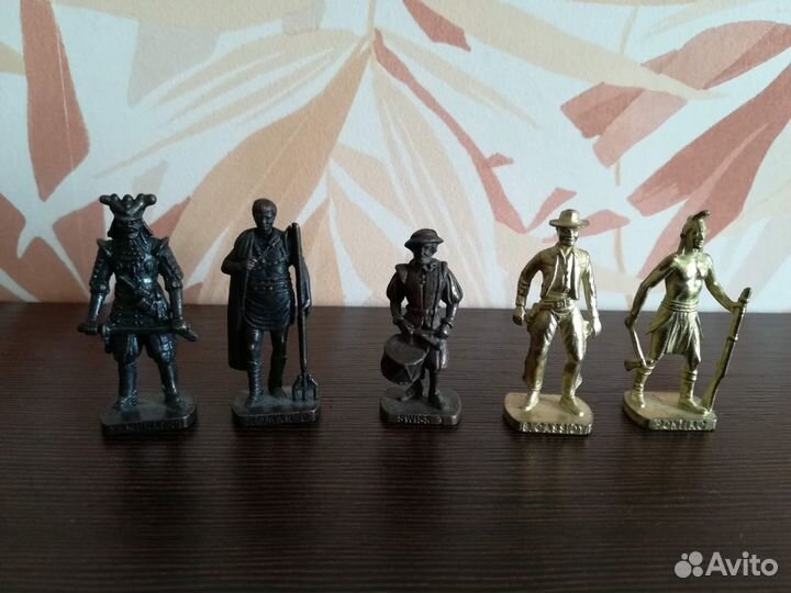 Фигурки Kinder Surprise