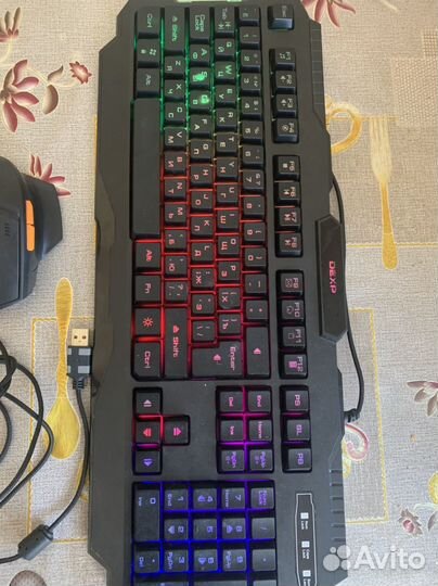Игровая клавиатура с подсветкой и мышь