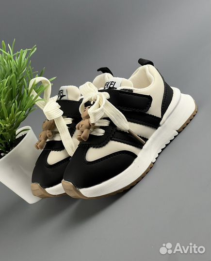 Кроссовки для мальчика и девочек