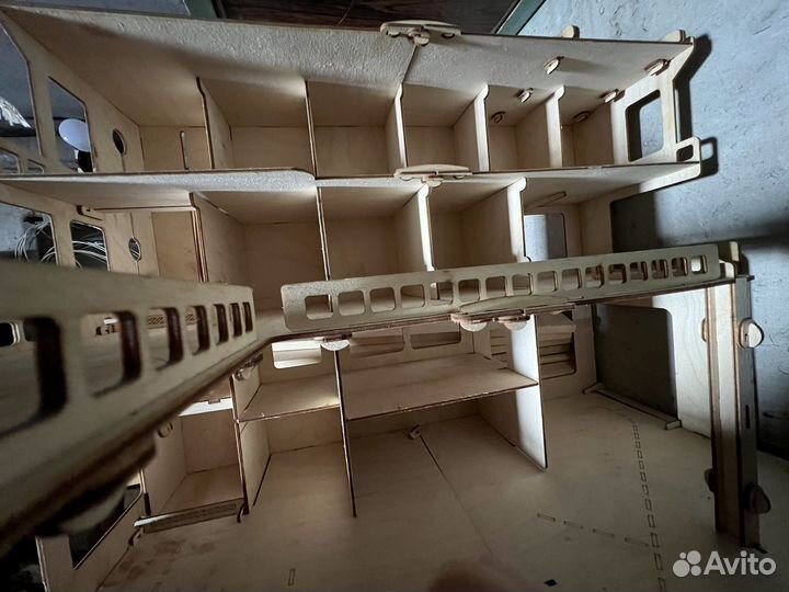 Трёхэтажный гараж с лифтом