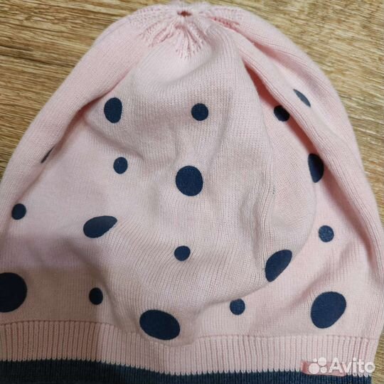 Тонкая шапка на девочку