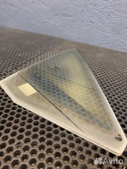 Форточка двери передняя правая Bentley Continental