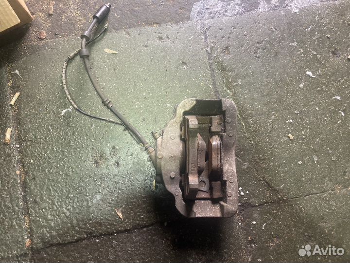 Тормозной суппорт левый BMW E90 E91 335i 348mm