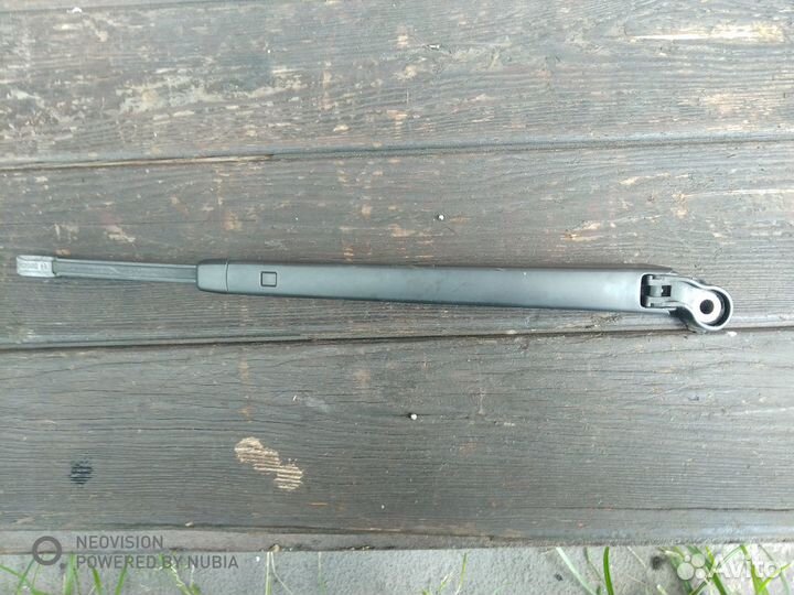 Поводок стеклоочистителя задний VW Гольф 6