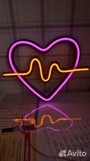Неоновый светильник сердце