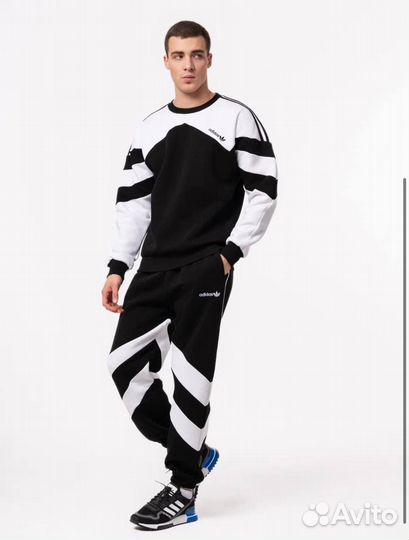 Спортивный костюм adidas