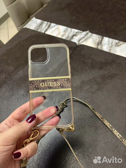Чехол на iPhone 13 guess