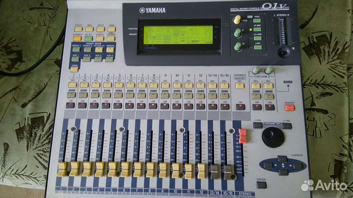 Цифровой микшерный пульт Yamaha