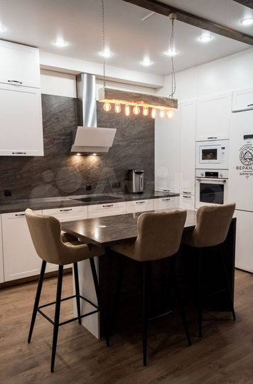 Коттедж 200 м² на участке 12 сот.