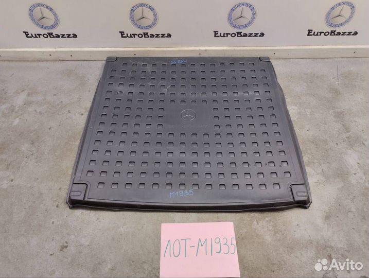 Резиновый коврик пола багажника Mercedes W164
