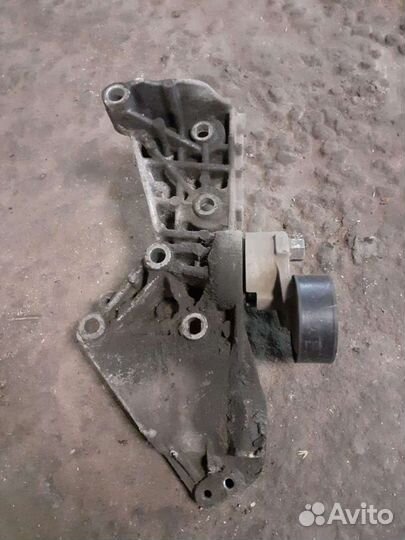 Кронштейн кондиционера Renault Megane II