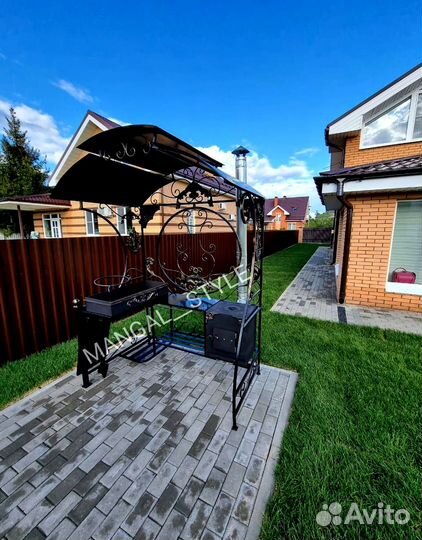 Мангал с крышей