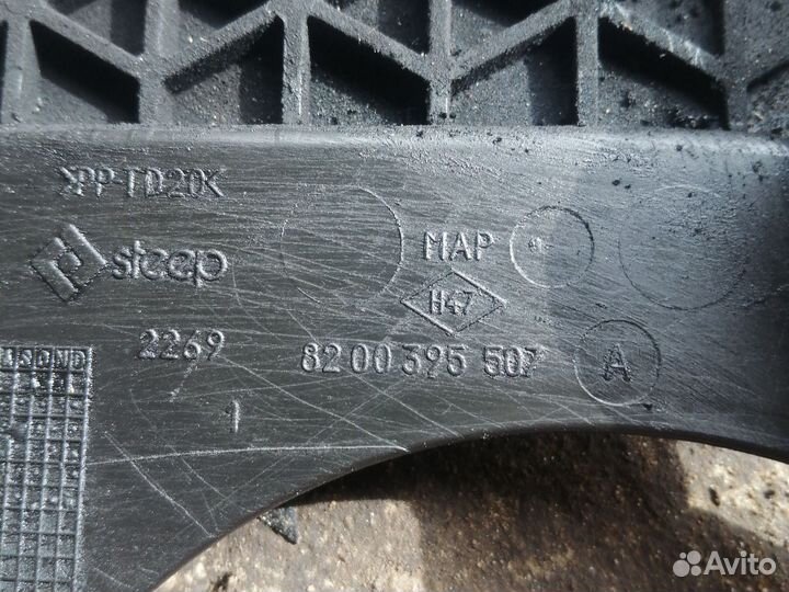 Крышка ремня грм Renault Megan 2, K4M812