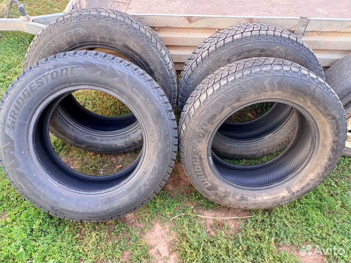 Bridgestone Blizzak DM-V2 215/65 R16 98S