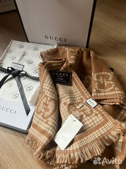 Шарфы и палантины Gucci