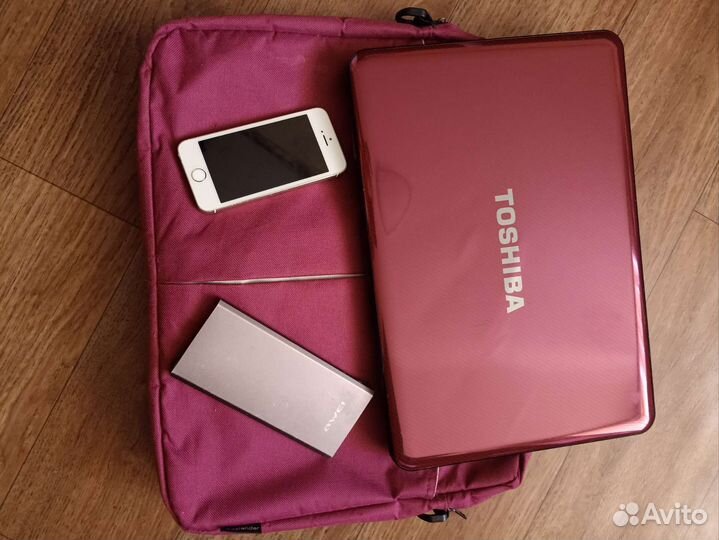 Ноутбук, телефон, пауэрбанк