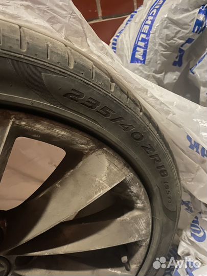 Pirelli P Zero 235/40 R18 95Y