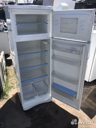 Холодильник Indesit