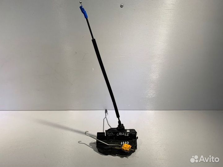 Замок двери передний правый Chevrolet Cruze