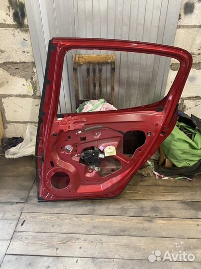 Дверь задняя правая peugeot 308 (дефект)