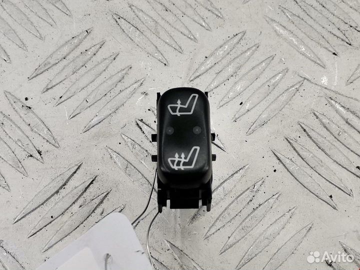 Кнопка обогрева сидений Mercedes-Benz M-Класс