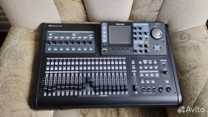 Микшерный пульт tascam dp-32sd