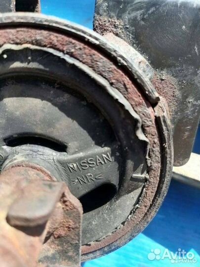 Подушка крепления двигателя Nissan Almera N16