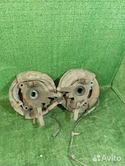 Кулак поворотный передний Mitsubishi Carisma