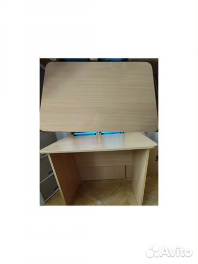 Деткий стол, стеллаж