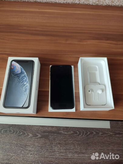 Телефон iPhone XR