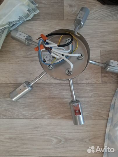 Продам потолочную люстру