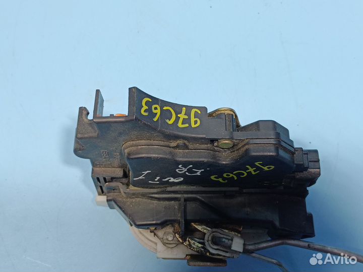 Замок двери передний правый Mitsubishi Outlander 1