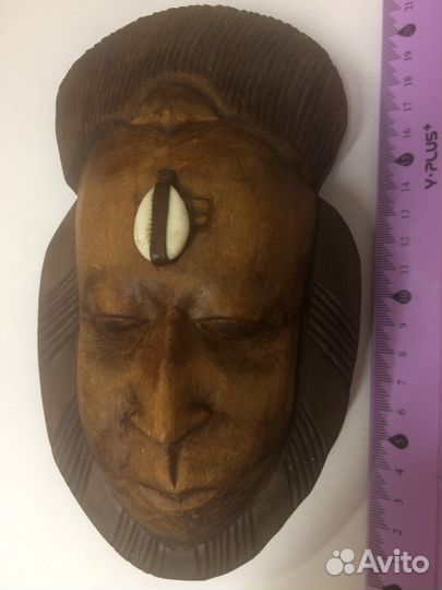 Маска из дерева