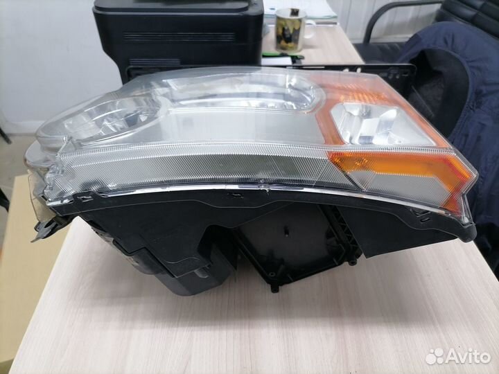Фара левая Land Rover Discovery 3 галоген