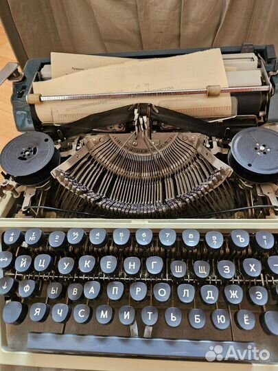 Печатная пишущая машинка