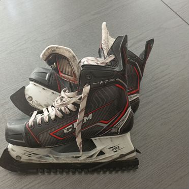 Коньки хоккейные