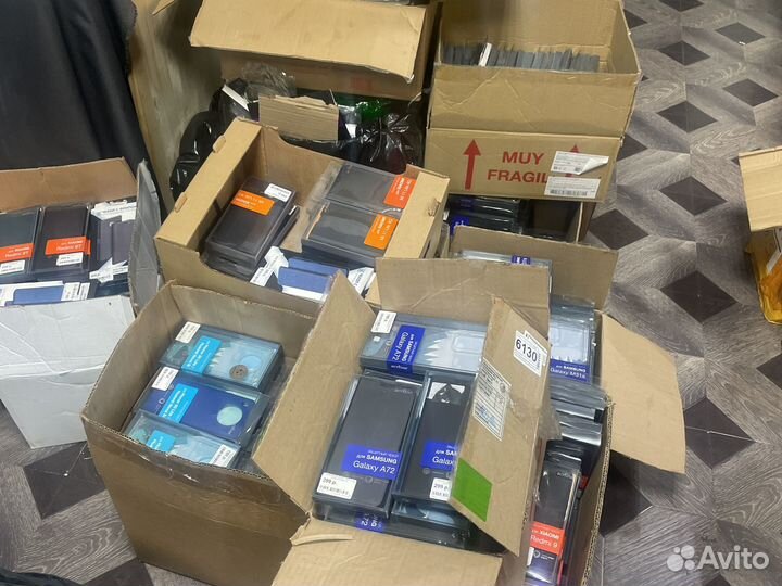 Чехлы, защитный стекла на телефоны и планшеты