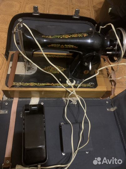 Швейная машина электрическая с педалью