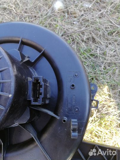 Моторчик печки оригинал на VAG 6Q1 820 015G