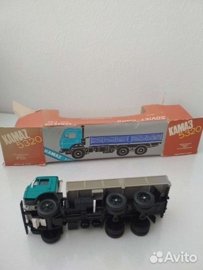 Модель автомобиля 1:43