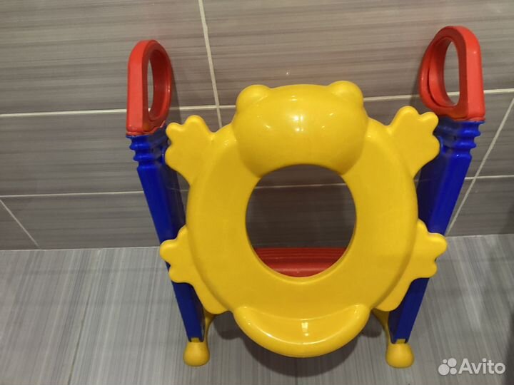 Детское сиденье на унитаз со ступенькой