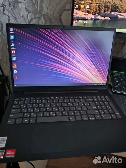 Lenovo V \AMD Ryzen 3 5300 VS Intel Core i7-1165G7