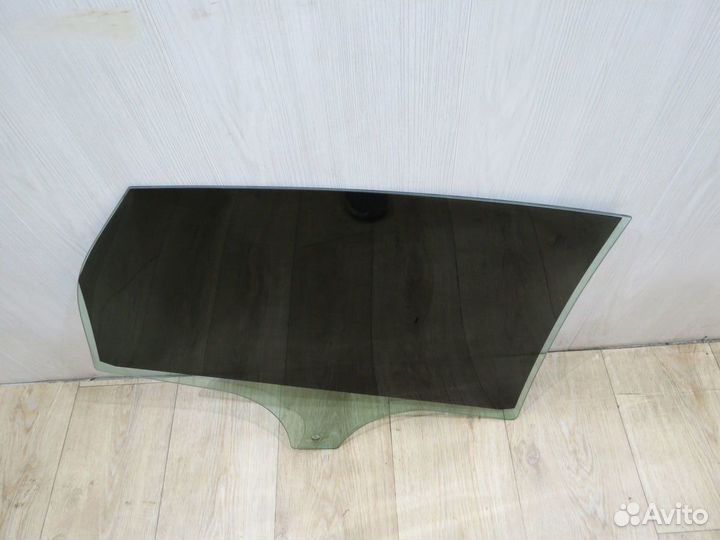 Стекло заднее левое Ford Focus 3
