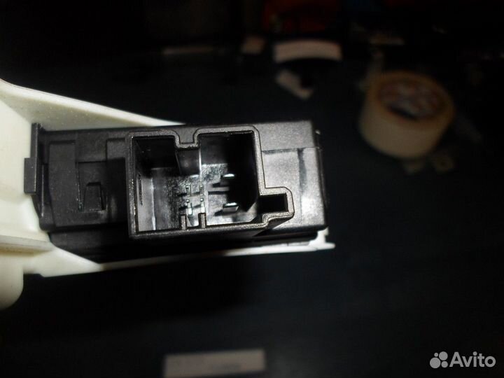 Моторчик стеклоподъемника задний правый