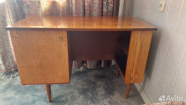 Письменный стол / парта