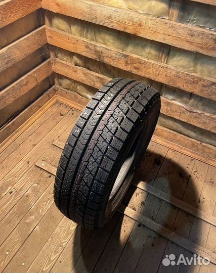 Bridgestone B391 215/65 R16