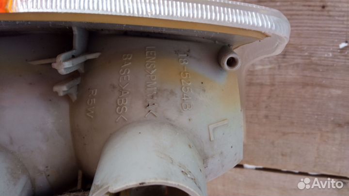 Указатель поворота левый Volvo 940